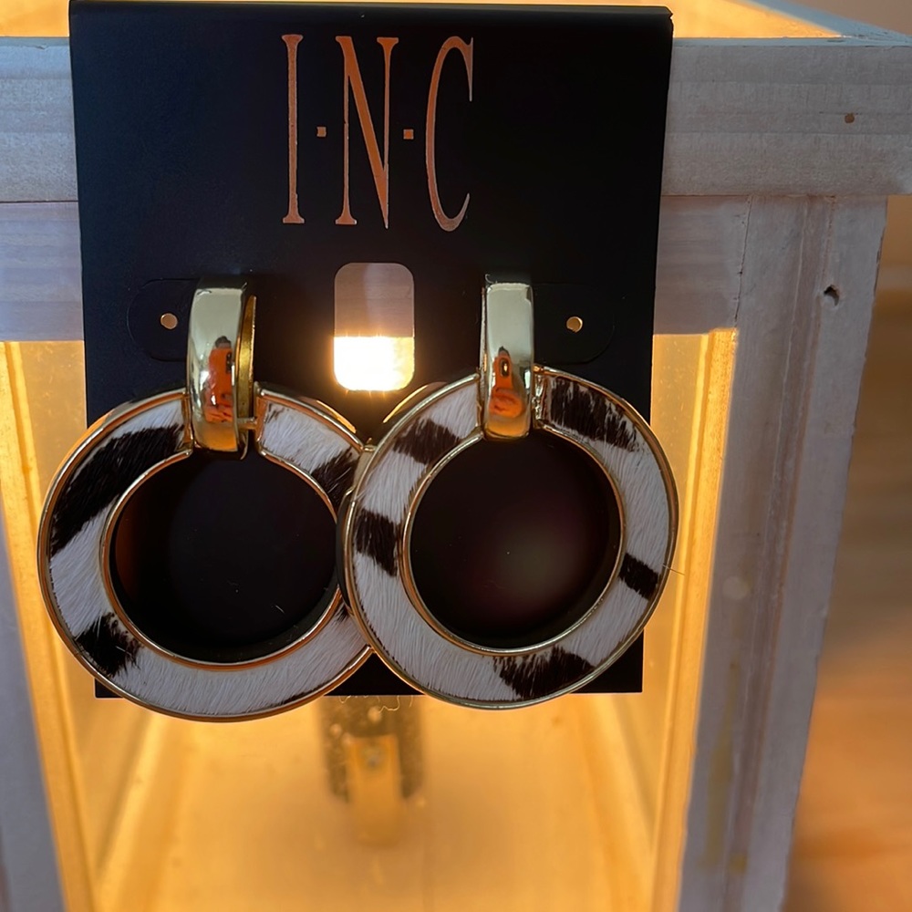 Black and gold earrings that